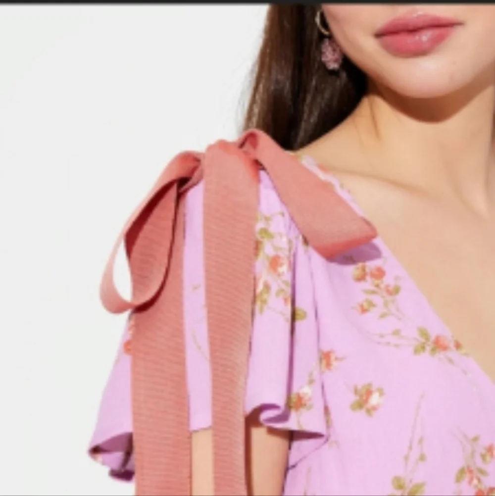 Wild Fable Short Sleeve V-Neck Flutter Sleeve Mini A-Line Dress Pink Floral - Picture 2 of 9